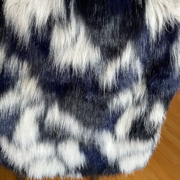 Faux Fur Vest - Picture 6 of 6